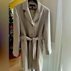 Jones New York Women’s Trench Coat, size Large, Beige
